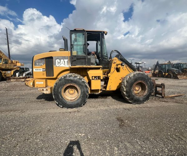 2007 CATERPILLAR 930G WHEEL ENCLOSED CAB AC LOADER W FORKS AND BUCKET 005