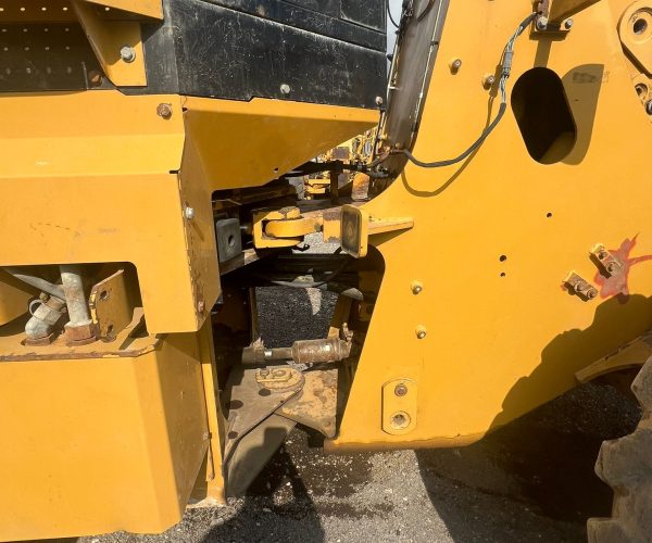 2007 CATERPILLAR 930G WHEEL ENCLOSED CAB AC LOADER W FORKS AND BUCKET 016