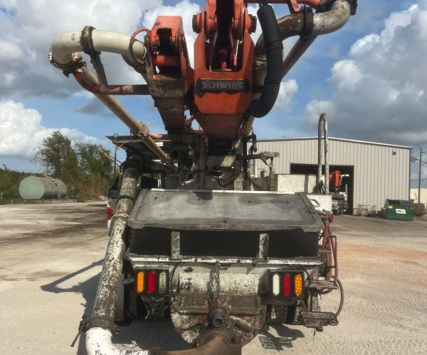 2007 CONCRETE PUMP SCHWING 32M 004