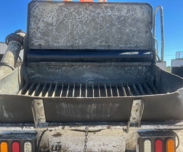 2007 CONCRETE PUMP SCHWING 32M 011