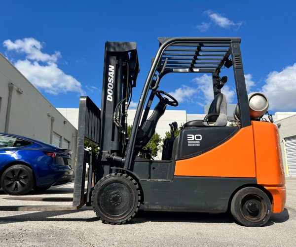 2007-FORKLIFT-DOOSAN-GC30E-5-6.000-LB-THREE-STAG-LPG-SIDE-SHIFT-005