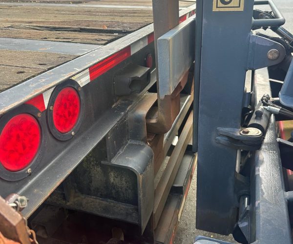 2007 INTERNATIONAL DAY CAB MOFFETT M5500 W FORKLIFT PIGGYBACK 5.500 LB CAPACITY 007