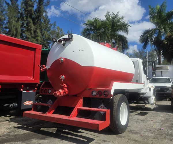 2007 INTERNATIONAL SEPTIC TANK TRUCK 2,250 GALLONS 002
