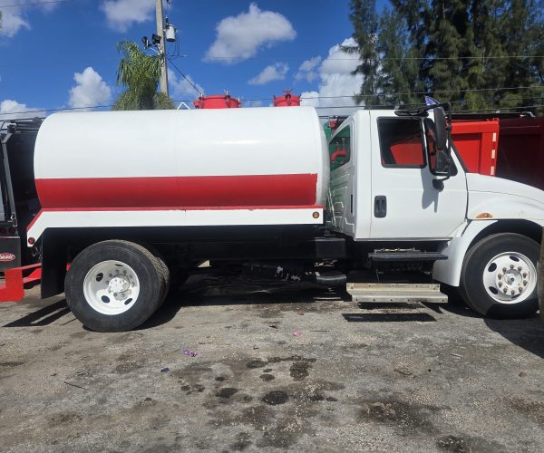 2007 INTERNATIONAL SEPTIC TANK TRUCK 2,250 GALLONS 005
