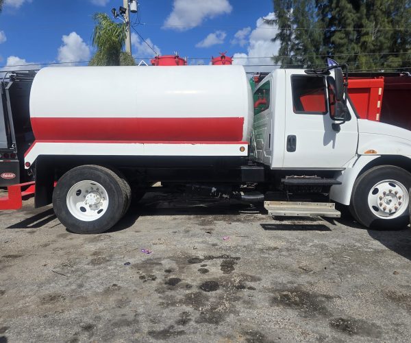 2007 INTERNATIONAL SEPTIC TANK TRUCK 2,250 GALLONS 006