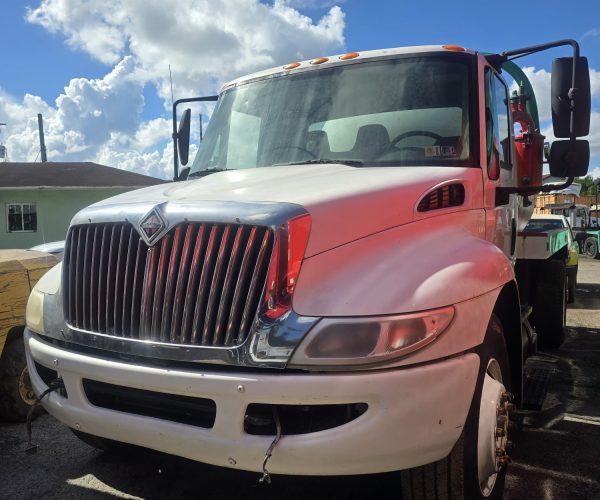 2007 INTERNATIONAL SEPTIC TANK TRUCK 2,250 GALLONS 007