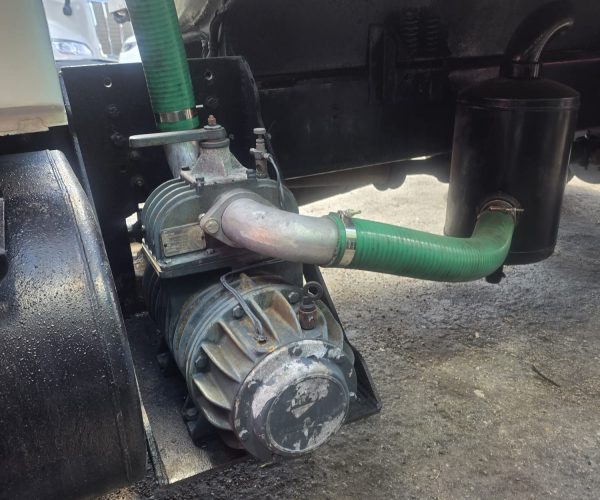 2007 INTERNATIONAL SEPTIC TANK TRUCK 2,250 GALLONS 013