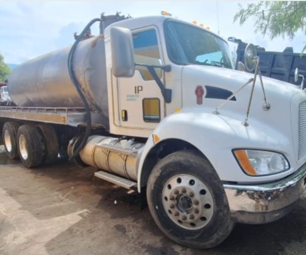 2007 KENWORTH T300 SEPTIC TANK 3.500 GLW TANK TANDEM 001