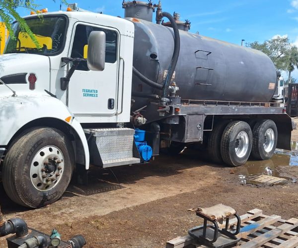 2007 KENWORTH T300 SEPTIC TANK 3.500 GLW TANK TANDEM 002