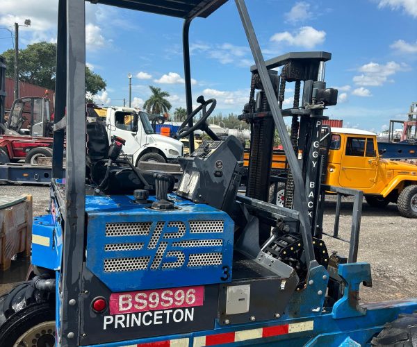 2007 PRINCETON PB50 PIGGYBACK FORKLIFT 5.000 LB CAPACITY 120′ MAST, RATED SEATED RIDER, LEVER CONTROLS 006