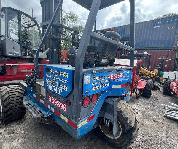 2007 PRINCETON PB50 PIGGYBACK FORKLIFT 5.000 LB CAPACITY 120′ MAST, RATED SEATED RIDER, LEVER CONTROLS 007