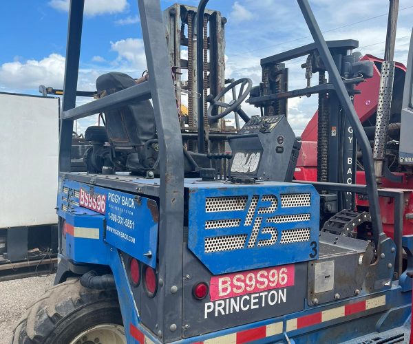 2007 PRINCETON PB50 PIGGYBACK FORKLIFT 5.000 LB CAPACITY 120′ MAST, RATED SEATED RIDER, LEVER CONTROLS 010