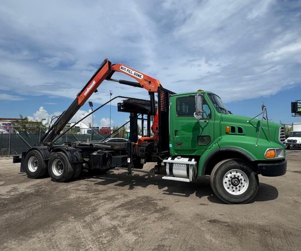 2007 STERLING LT8500 4×4 KNUCKLE-BOOM CRANE & HOOK 001