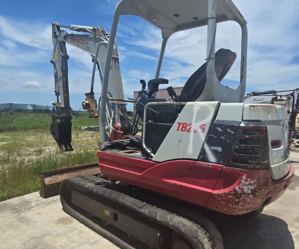 2007 TAKEUCHI TB135 MINI EXCAVATOR 002