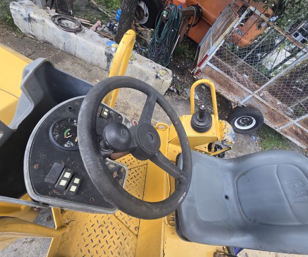 2008 CATERPILLAR CB24 DOUBLE DRUM VIBRATORY ROLLER W WATER SPRAY SYSTEM 007