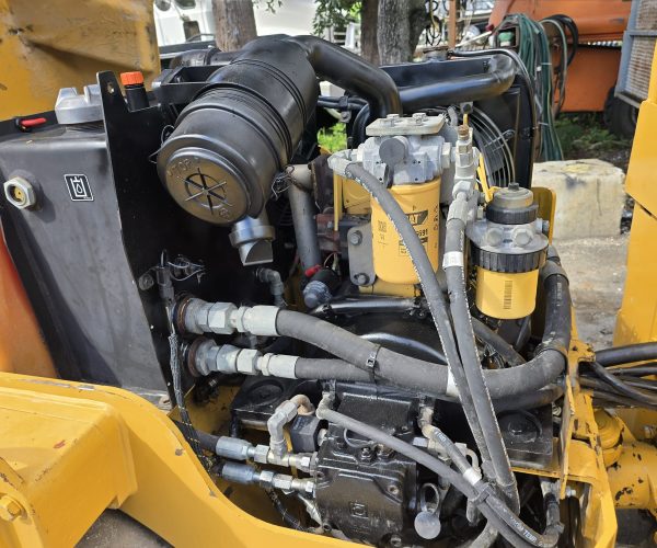 2008 CATERPILLAR CB24 DOUBLE DRUM VIBRATORY ROLLER W WATER SPRAY SYSTEM 010