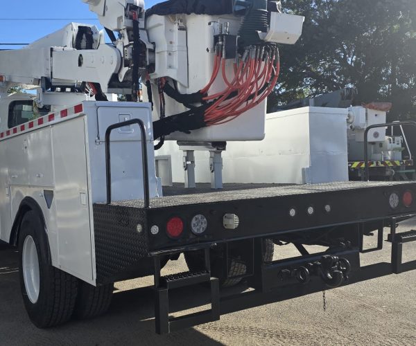 2008 INTERNATIONAL BUCKET TRUCK 004