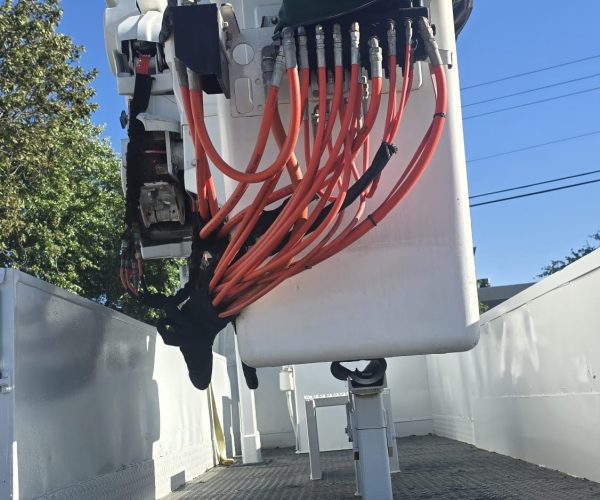 2008 INTERNATIONAL BUCKET TRUCK 006