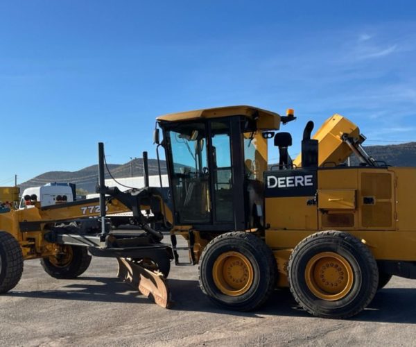 2008 JOHN DEERE 772D MOTORGRADER ENCLOSED CAB 004