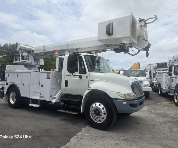 2009 INTERNATIONAL ALTEC DM47-TR DIGGER DERRICK & 004