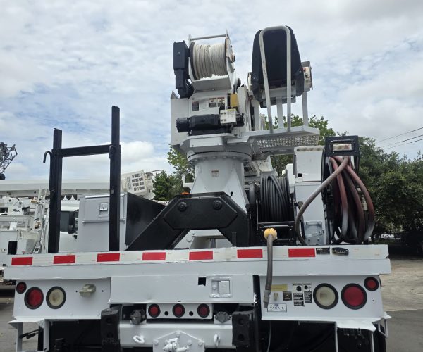 2009 INTERNATIONAL ALTEC DM47-TR DIGGER DERRICK & 006