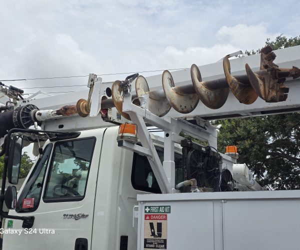 2009 INTERNATIONAL ALTEC DM47-TR DIGGER DERRICK & 016