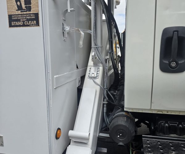 2009 INTERNATIONAL ALTEC DM47-TR DIGGER DERRICK & 019
