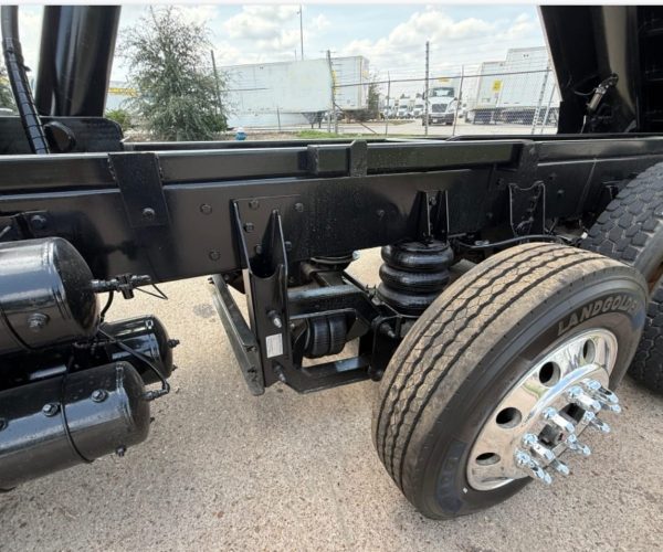 2009 KENWORTH T800 DUMP TRUCK TRI-AXLE STEEREABLE THIRD AXLE 017