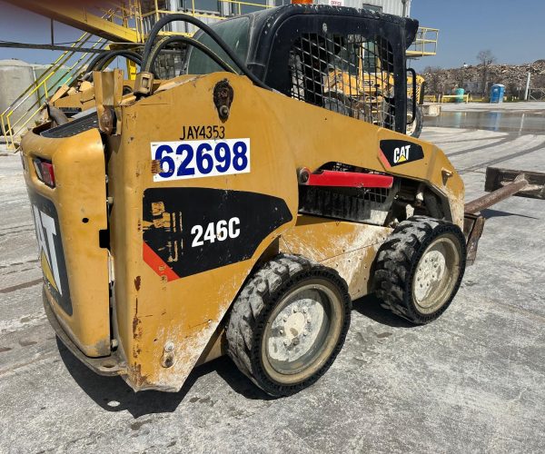 2010 CATERPILLAR 246C SKID STEER WITH BUCKET AND UNICORN FORK 004