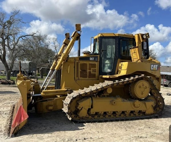 2010 CATERPILLAR D6T XL ENCLOSED CAB 001