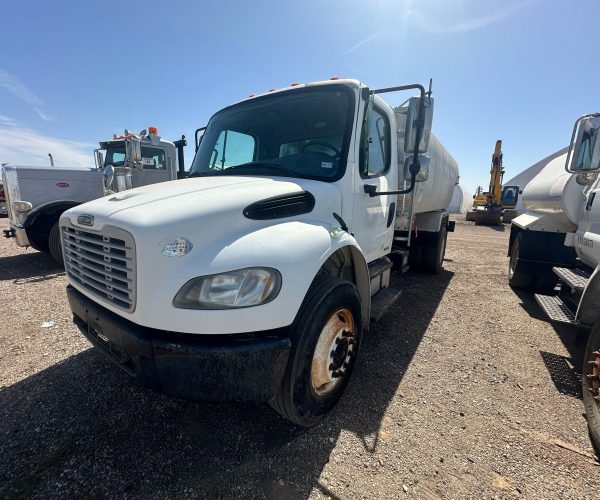 2010 FREIGHTLINER FUEL ALUMINUM TANKER 2800 GAL 2 COMPARTIMENTS COMPARTIMENTS 002