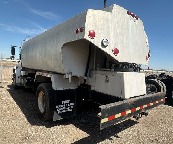 2010 FREIGHTLINER FUEL ALUMINUM TANKER 2800 GAL 2 COMPARTIMENTS COMPARTIMENTS 004