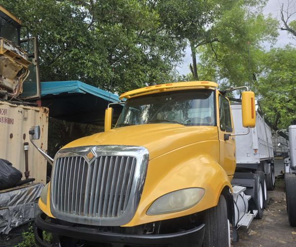 2010 INTERNATIONAL DAY CAB WITH WET LINE KIT & TANDEM AXLE 001