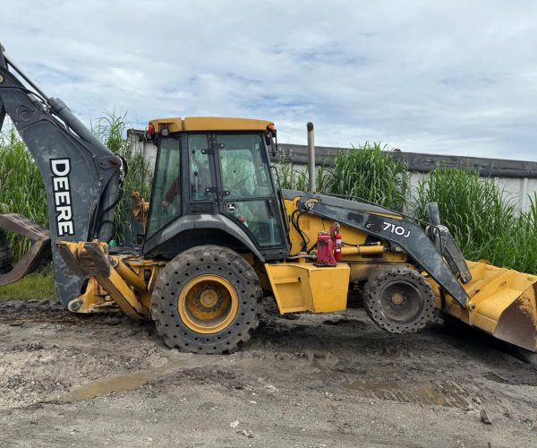2010 JOHN DEERE 710J BACKHOE 4X4 ENCLOSED CAB 001