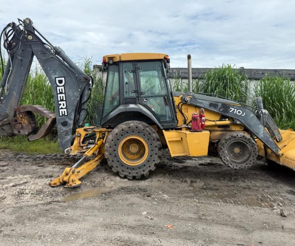 2010 JOHN DEERE 710J BACKHOE 4X4 ENCLOSED CAB 002