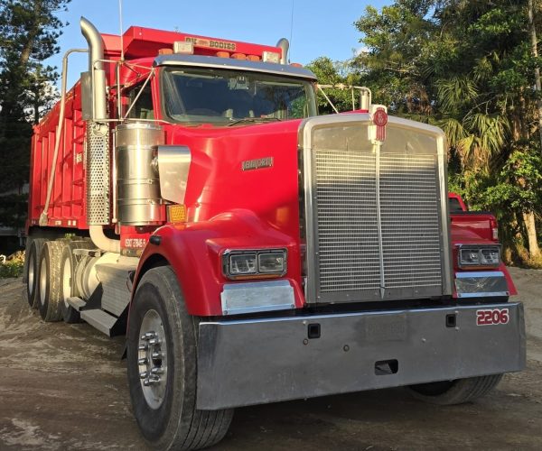 2010 KENWORTH W900 DUMP TRUCK TRI-AXLE 002
