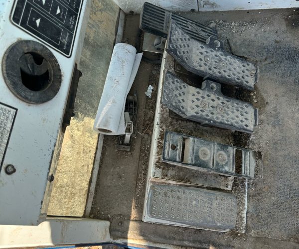 2010 TADANO MANTIS MODEL 14010 CRAWLER CRANE 70 TONS CAPACITY FOUR SECTION BOOM 010