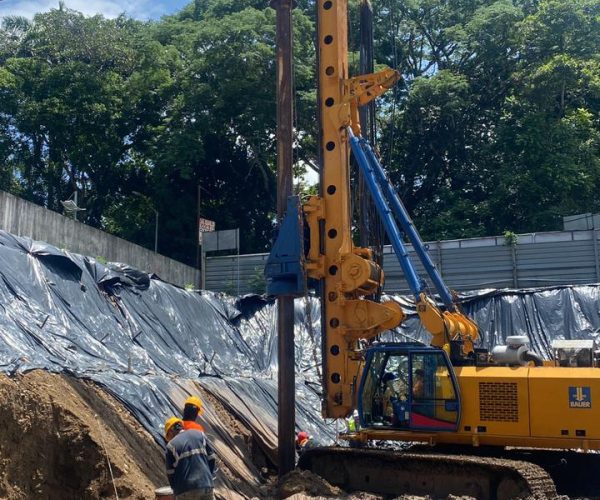 2011 BAUER BG 28 H ROTARY DRILLING RIG OPERATING WEIGHT 90 002