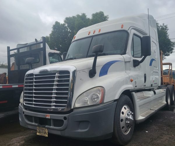 2011 FREIGHTLINER CASCADIA 001