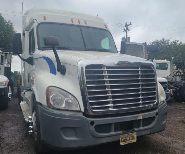 2011 FREIGHTLINER CASCADIA 002