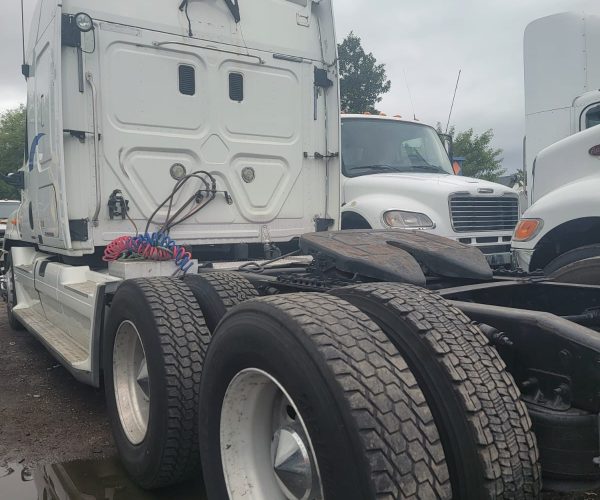 2011 FREIGHTLINER CASCADIA 004