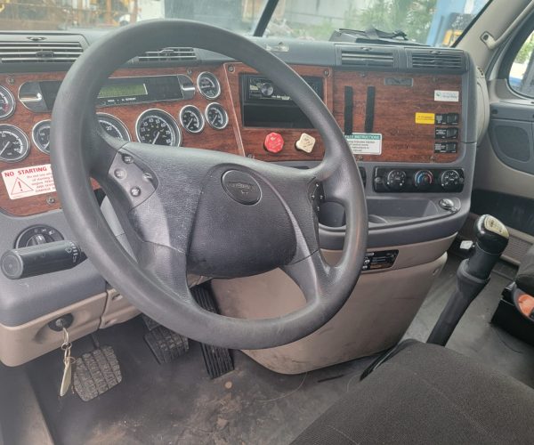 2011 FREIGHTLINER CASCADIA 009