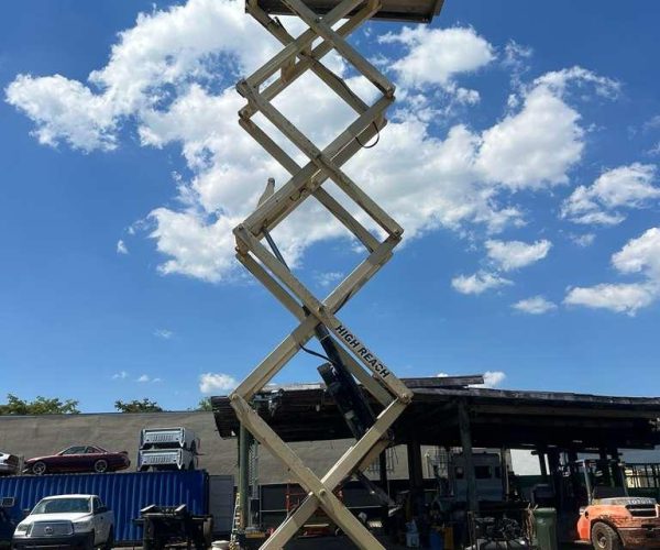 2011 JLG 3246ES ELECTRIC SCISSOR LIFT 32 FT PLATFORM HEIGHT 38 004