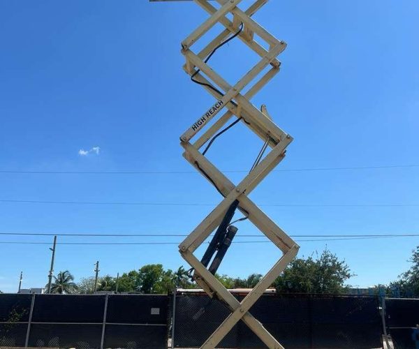 2011 JLG 3246ES ELECTRIC SCISSOR LIFT 32 FT PLATFORM HEIGHT 38 005