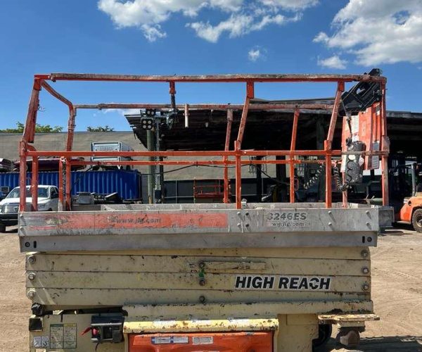 2011 JLG 3246ES ELECTRIC SCISSOR LIFT 32 FT PLATFORM HEIGHT 38 007