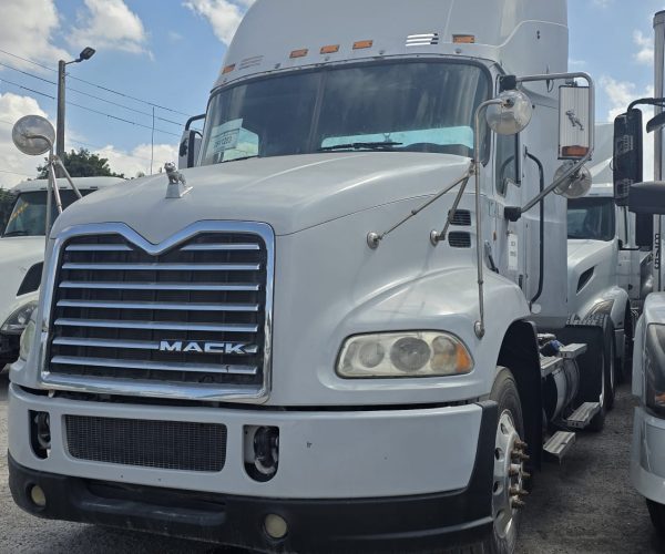 2011 MACK DAY CAB TANDEM AXLE 003