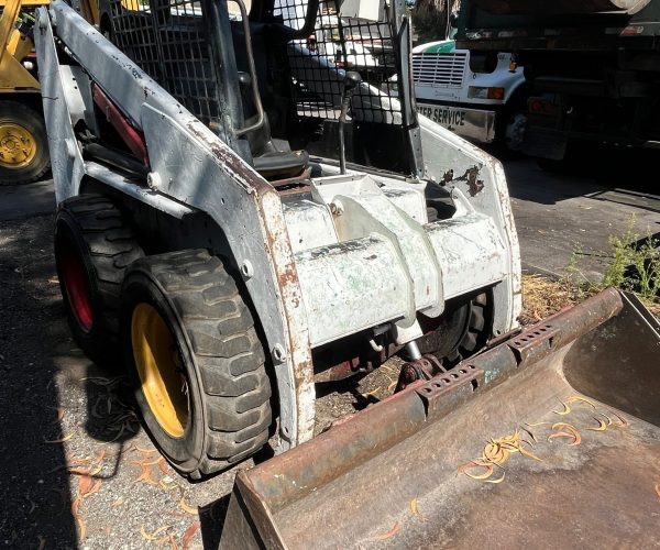 2012 BOBCAT S130 SKID STEER LOADER 001