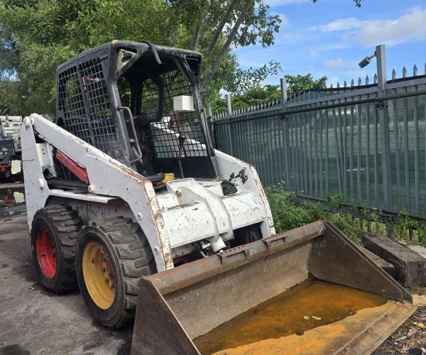 2012-BOBCAT-S130-SKID-STEER-LOADER-011