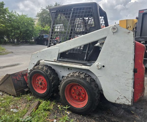 2012-BOBCAT-S130-SKID-STEER-LOADER-012