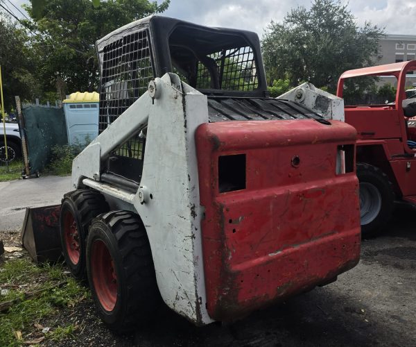 2012-BOBCAT-S130-SKID-STEER-LOADER-013